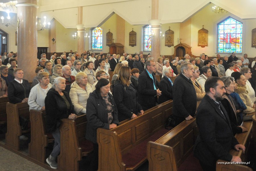 041 Uczestnicy celebracji.jpg